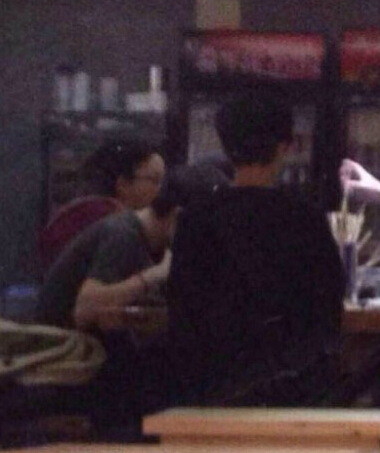 鋒菲包場吃麻辣燙