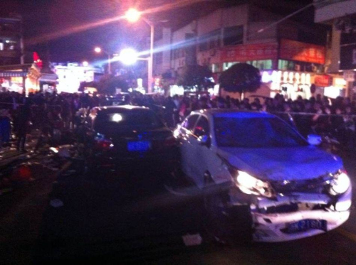 女子開車撞前男友