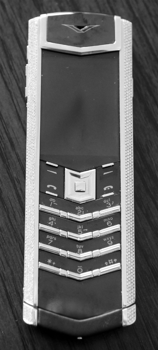 男子丟68萬手機