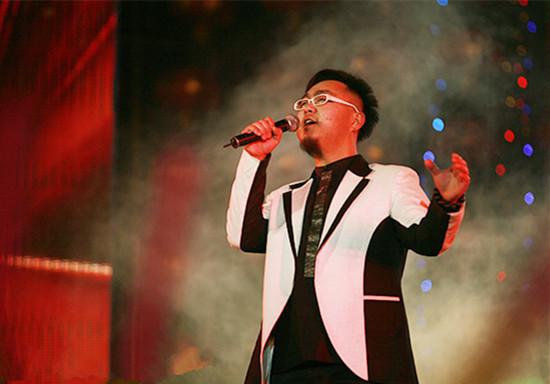 湖北青年歌手譚赟車禍身亡