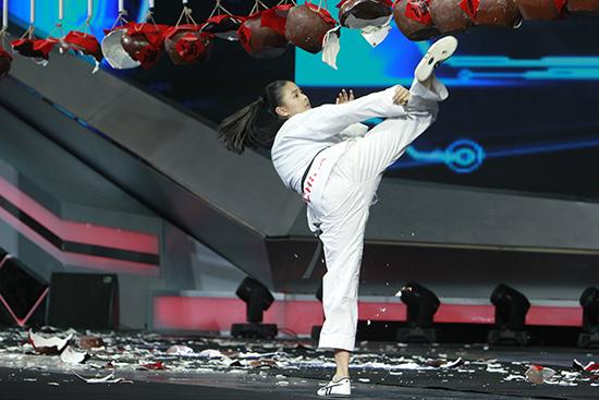 姚笛出軌門后首回?zé)善? width=