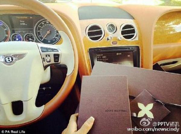 劍橋?qū)W生當(dāng)情婦月入4000英鎊當(dāng)掙學(xué)費(fèi)