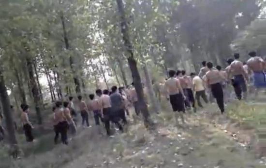 數(shù)百中學(xué)生赤膊群毆
