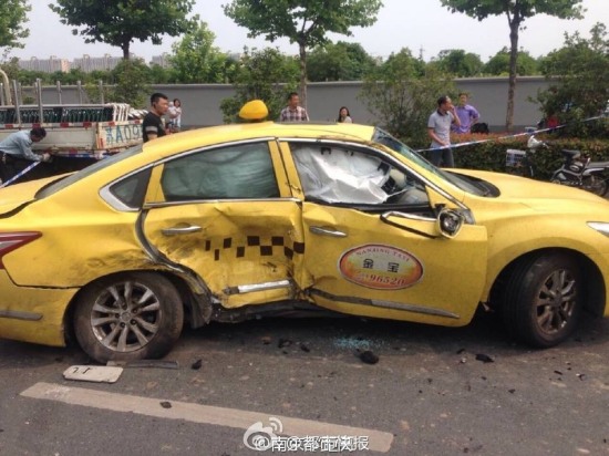 南京車禍肇事寶馬時速超臺風