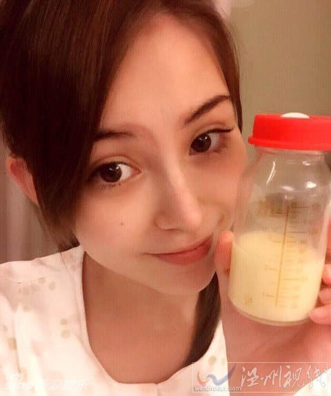 昆凌產(chǎn)后秀母乳照片