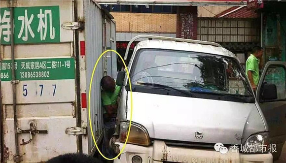 湖北男子路邊修車時慘遭擠壓身亡