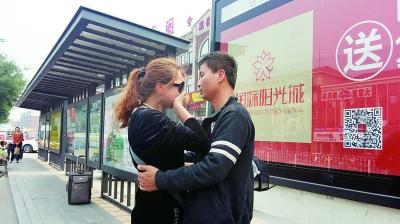 妻子讀懂電話暗語救丈夫