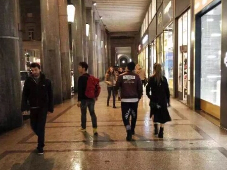 周杰倫昆凌意大利逛街秀恩愛