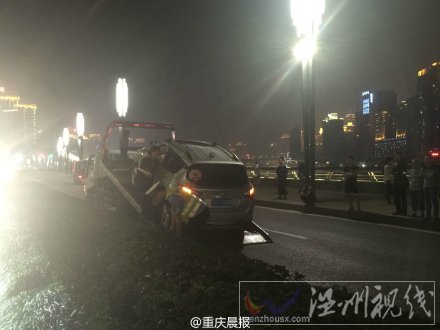 出事越野車被拖走