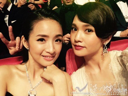 楊丞琳微博曬出和林依晨照片