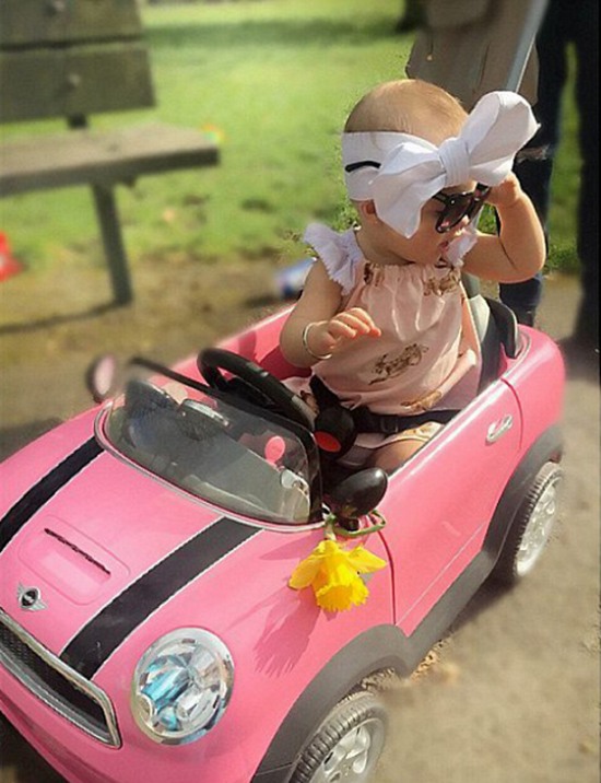 英國1歲蘿莉成偶像