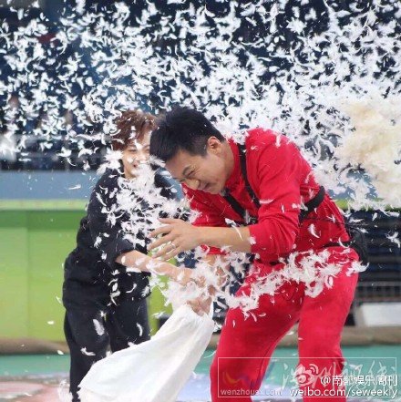 孫儷鄧超枕頭大戰(zhàn)