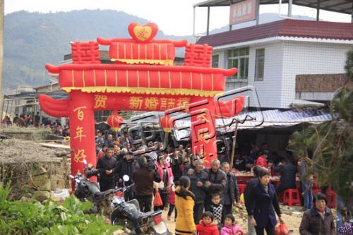 村官辭職辦婚宴