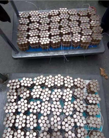 單親媽媽扛500斤硬幣為女兒買(mǎi)房