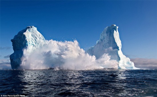 巨大冰山海上解體