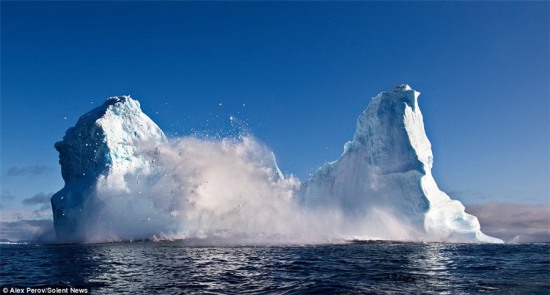 巨大冰山海上解體