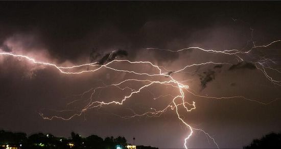 澳洲城市遭閃電擊