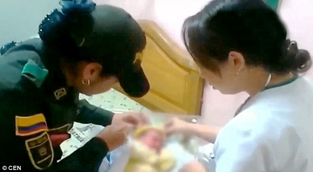 女警森林發現棄嬰