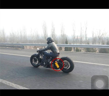 馮紹峰曬騎摩托照