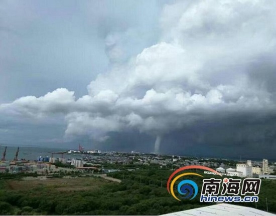 海南現龍吸水奇觀