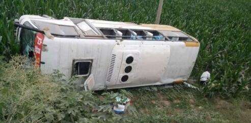 陜西大巴側翻 7月31日興平車禍26人受傷