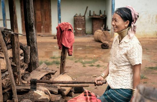 婦女以長脖子為美