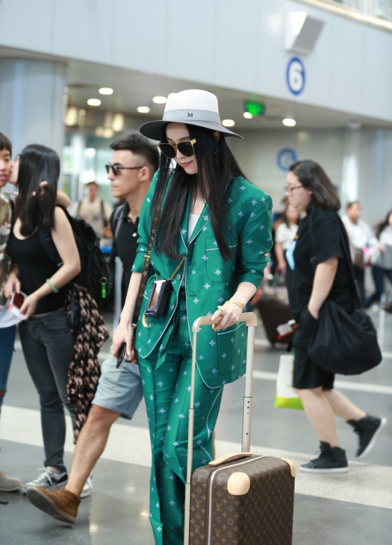 范冰冰穿睡衣現身