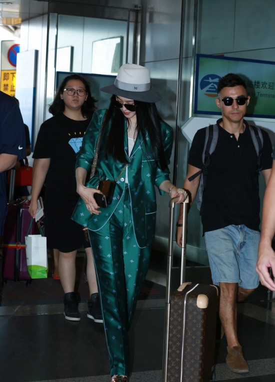 范冰冰穿睡衣現身