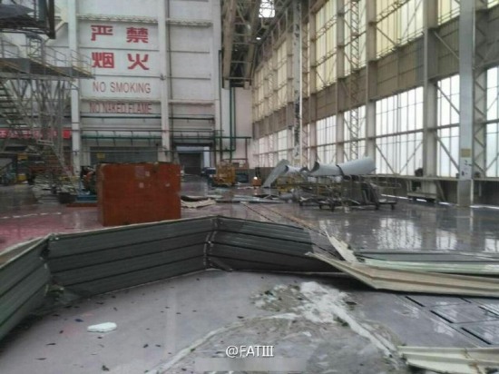 廈門機場飛機被臺風吹跑