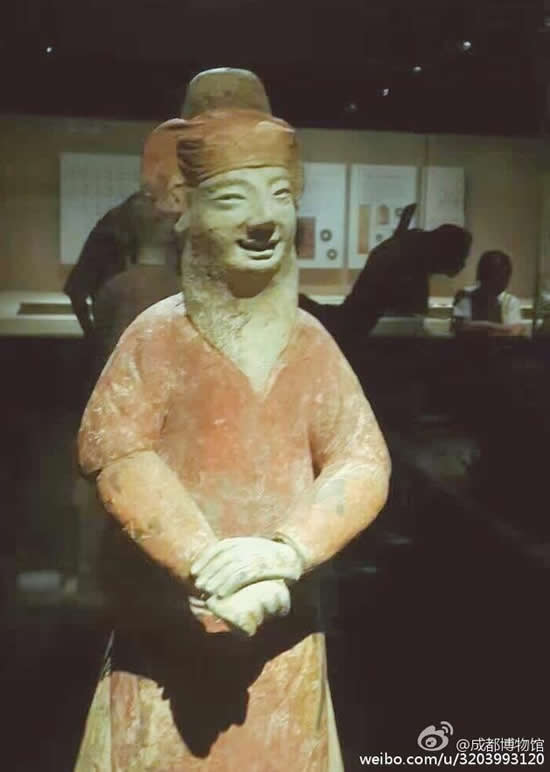 石像與馬龍神撞臉