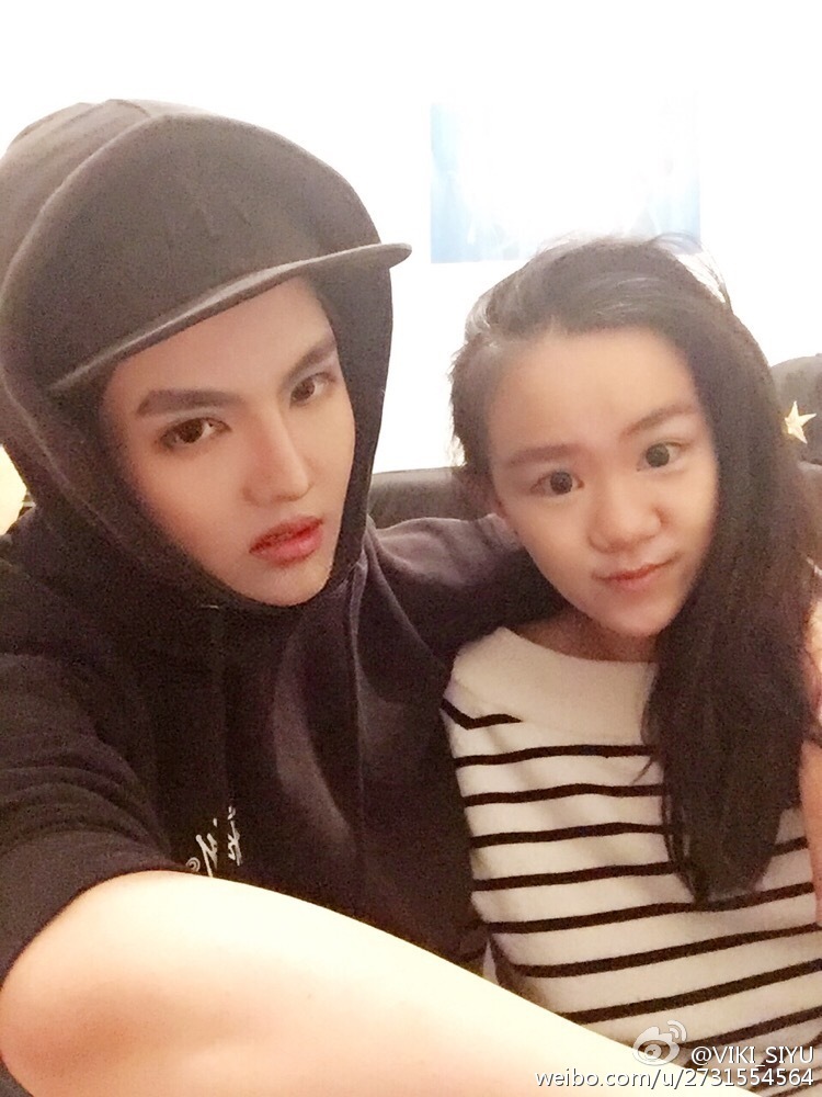 美女化吳亦凡仿妝