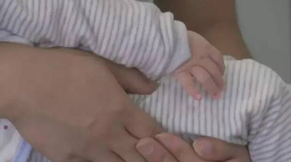 寶寶心臟長外面