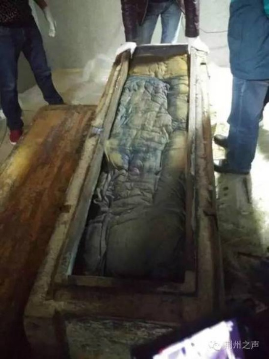 古墓現500年女尸