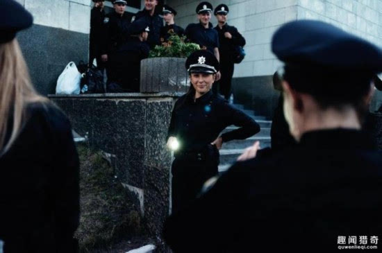 世界顏值最高女警在烏克蘭
