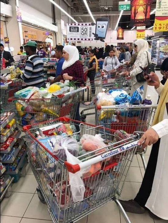 卡塔爾被多國斷交 民眾搶購生活物資