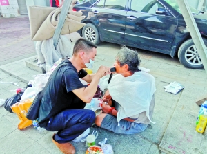 香港富商流落街頭