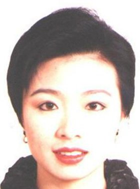 雖然挖不到更多的文字信息,但從傳播學的角度來看,圖片的傳播效果更佳。嗯,尤其是這張顏值明顯高于普通人的照片。