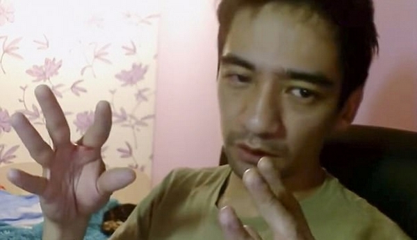 毒蛇專家被蛇咬死