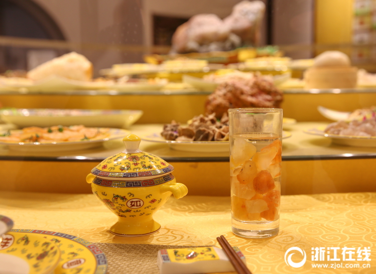 奇石烹出滿漢全席