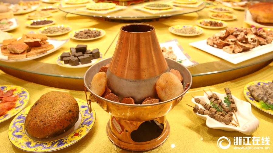 奇石烹出滿漢全席