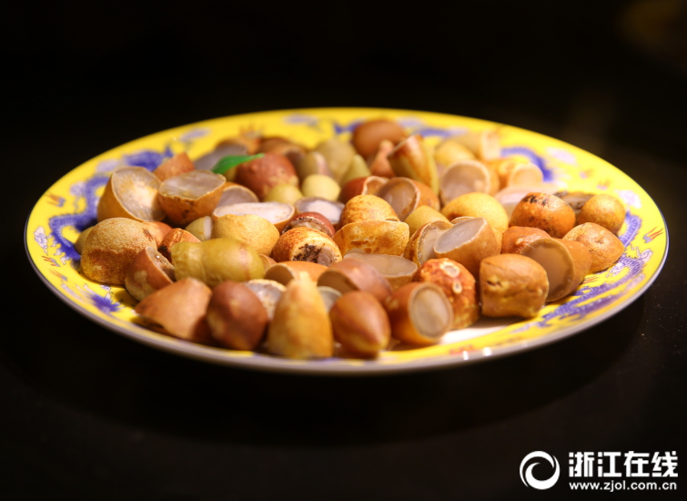 奇石烹出滿漢全席