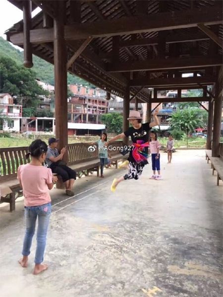 阿姨7條絲巾照相