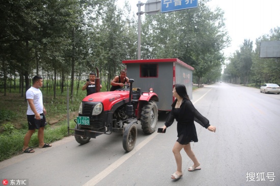 開(kāi)拖拉機(jī)窮游7省