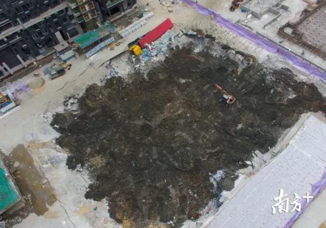 萬科在建樓盤坍塌