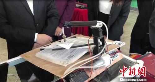 意念控制書(shū)本翻頁(yè)