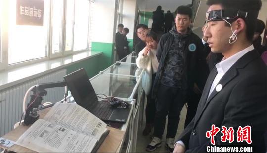 意念控制書(shū)本翻頁(yè)