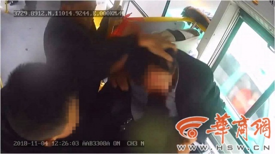 一家圍毆公交司機