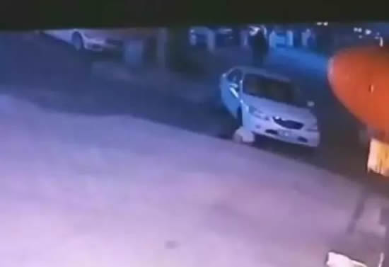 男子倒車碾死自己