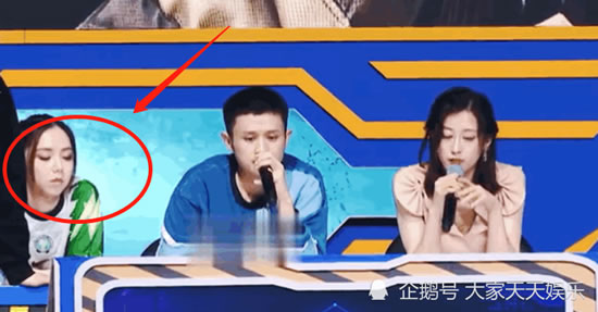 鄧紫棋在電競解說臺睡著