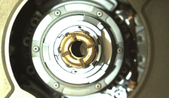 毅力號(hào)火星探測(cè)器收集到第一個(gè)巖石樣本